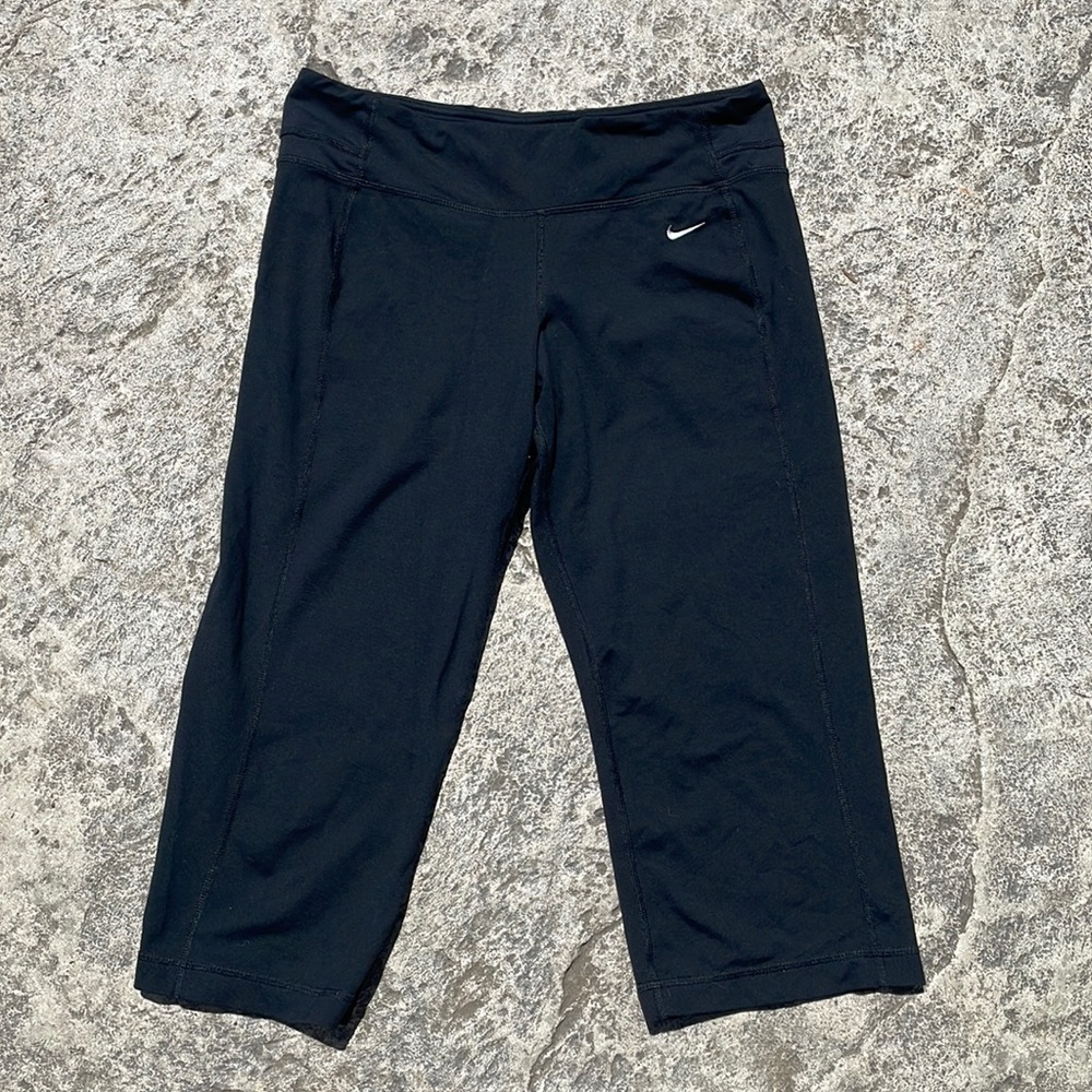 Nike Dri-Fit black Capri leggings size Medium